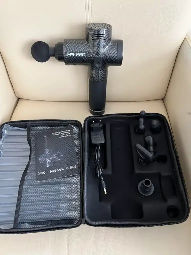 afbeelding van de fysio pro massage gun met opbergkoffer