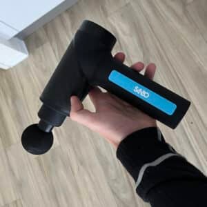 Sanbo massage gun Pro in mijn hand
